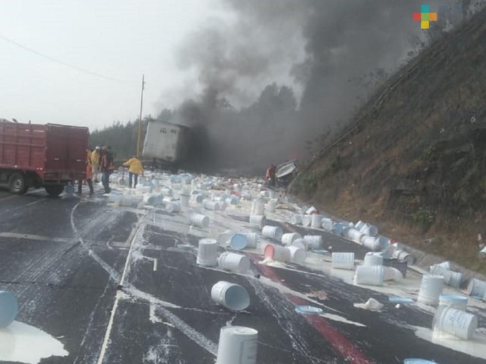 Tras Choque Se Incendia Tr Iler En Autopista Puebla C Rdoba M Snoticias